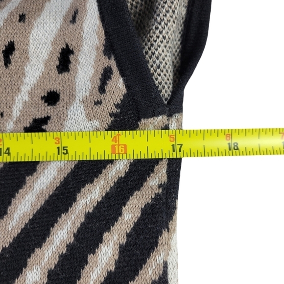 Chicos Longline Cardigan Size 0 S 4 Pockets Open Front Cap Sleeve Animal Print - Picture 9 of 10